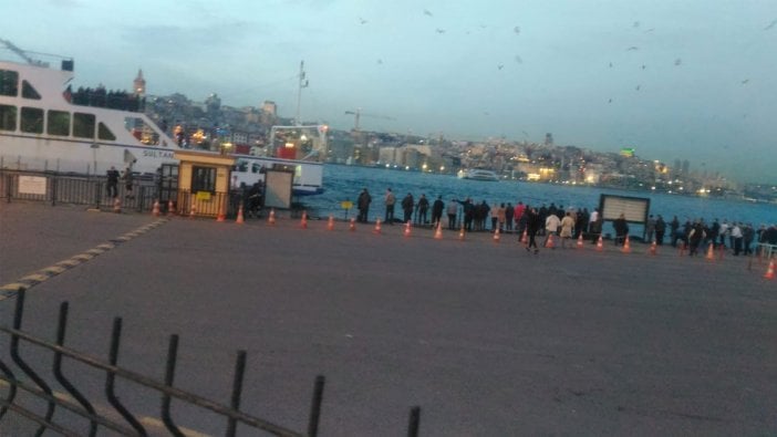 Eminönü'nde otomobil denize uçtu!