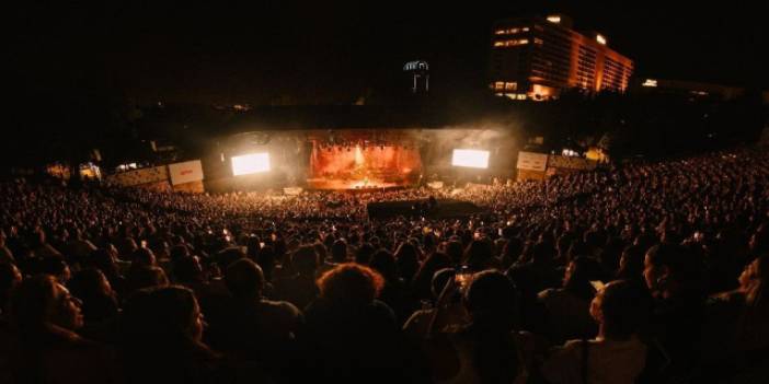 Mert Demir İlk Harbiye Konserinin Gelirini Kız Öğrencilere Bağışladı