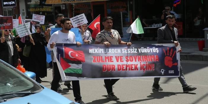 Kars'ta Sağlık Çalışanları Gazze İçin 33 Haftadır Yürüyor