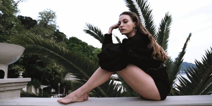 Serenay Sarıkaya'dan doğum günü pozu