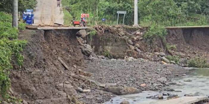 Samsun'da Yol Çöktü!