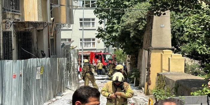 Beyoğlu'nda Metruk Binada Yangın!