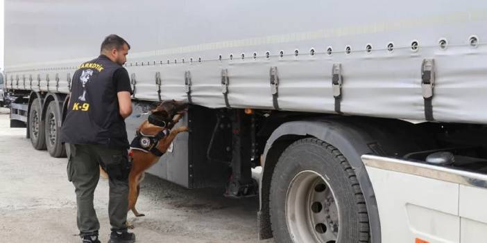 Tır'ın Gizli Bölmesinde Yüzlerce Kilo Uyuşturucu Ele Geçirildi