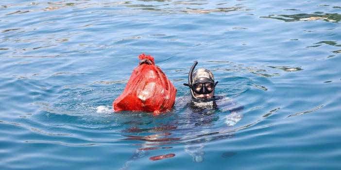 Bodrum'da Çevreciler Denizin Dibinnden 219 Kilogram Atık Çıkardı