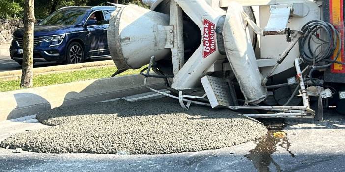 Kartal'da feci kaza: Beton mikseri devrildi 1 kişi yaralandı!