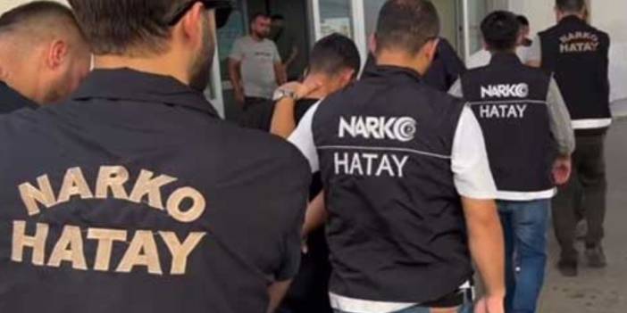 Hatay’da çekiciye yüklenen otomobilde 8 kilo esrar ele geçirildi