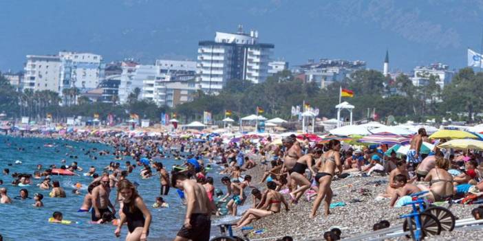 Antalya'da yüksen nem ve sıcak vatandaşı bunalttı