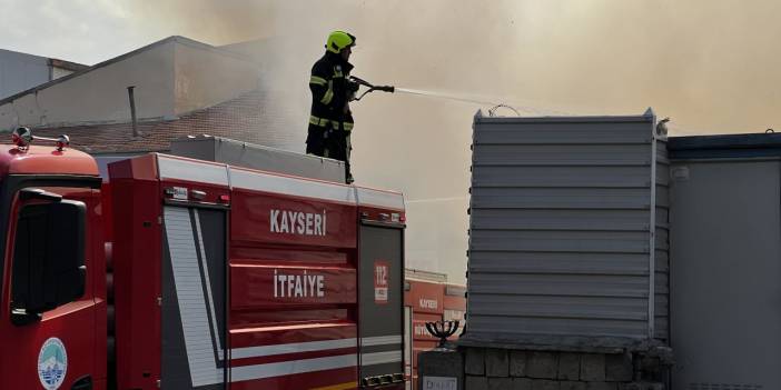 Korkutan yangın fabrikaya sıçardı!