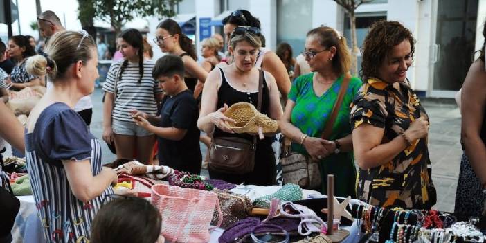 Karşıyaka Belediyesi,  "El Emeği Gece Pazarı" düzenlemeye başladı