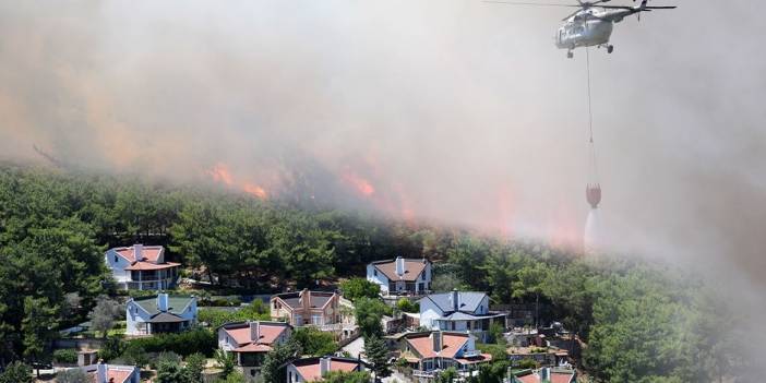 İzmir'de korkutan yangın: Evler tahliye edildi