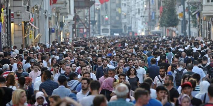 Türkiye'de kadın sayısı erkekleri geçmek üzere. Kadınların  erkeklerden 1.5 milyon fazla olacağı tarih duyuruldu