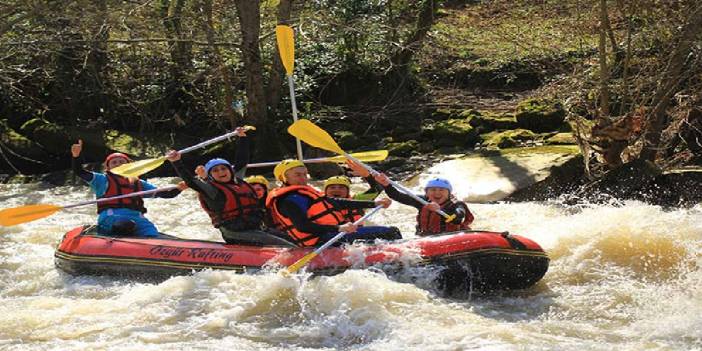 Adrenalin tutkunları Melen Çayı'nda rafting yaptı