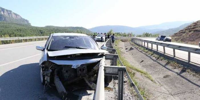 Karabük'te yoll kenarındaki ağaçlara çarpan otomobilin sürücüsü yaralandı