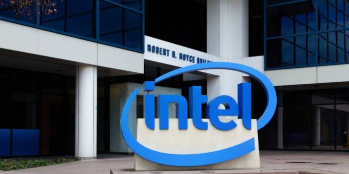 Bir  Teknoloji Devinin Çöküşü: Intel Hayatta Kalabilmek İçin 15 Bin Kişiyi İşten Çıkartıyor