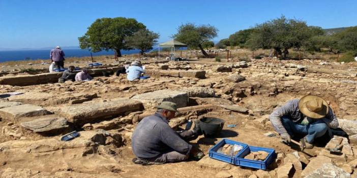 İzmir'deki antik kentte bir küp altın bulundu