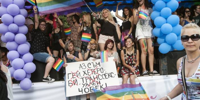 'Gençleri koruma' adı altında LGBTİ+ karşıtı yasa kabul edildi