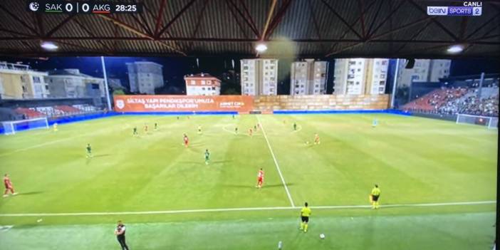 Sakaryaspor-Ankara Keçiörengücü maçını cep telefonuyla yayınladılar, seyirci isyan etti