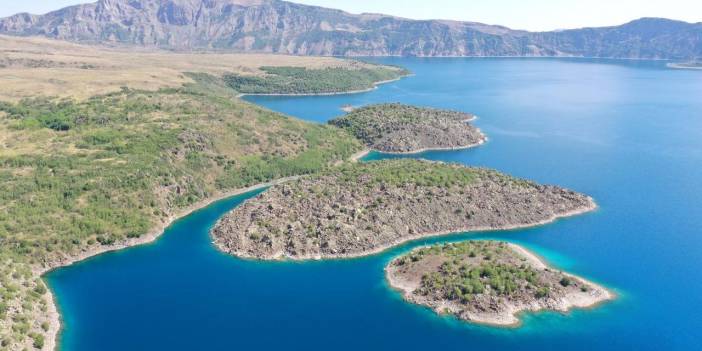 Nemrut Kalderası'nı tanıtmak için krater gölünde yüzdüler