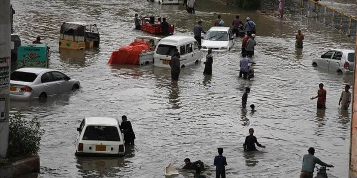 Hindistan'da şiddetli yağışlar sebebiyle 20 kişi hayatını kaybetti