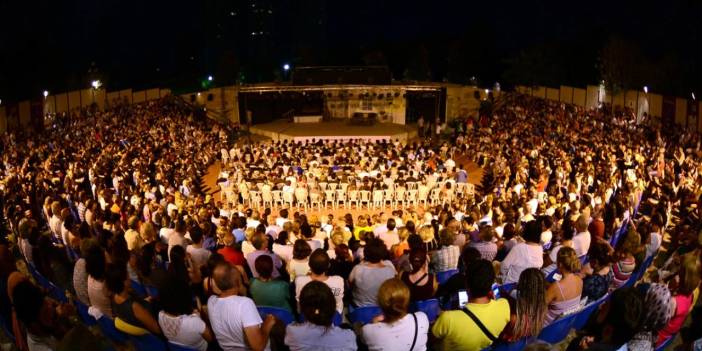 Mahallemdeki Çocuk adlı tiyatro oyunu Kadıköy'de başlıyor