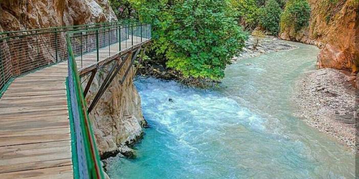 Muğla'daki Saklıkent Kanyonu, sıcaklarda serinlemek isteyenleri ağırlıyor