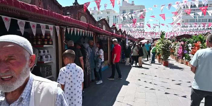 Yozgat’ta İş Yurtları Ürün ve El Sanatları Fuarı açıldı