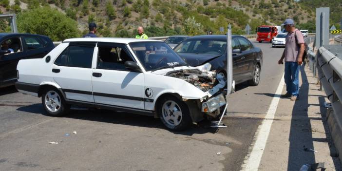 Amasya'da otomobil kazasında bir çift ve 4 yaşındaki çocukları yaralandı