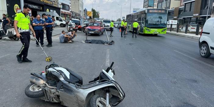 Tırla çarpışan motosiklet mutlu çifti birbirinden ayırdı!