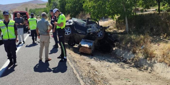 Menfeze çarpan otomobilde bulunan 3 kişi öldü 1 kişi yaralandı