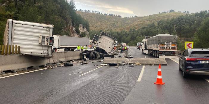 4 araç hurdaya döndü! Zincirleme kaza facia yarattı