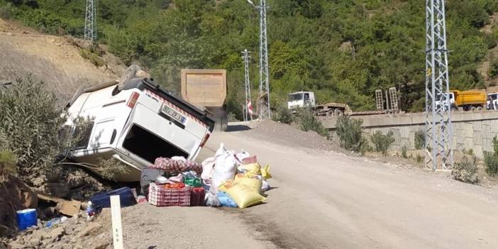 Adana'da minibüs devrildi: 4 çocuk 6 yaralı