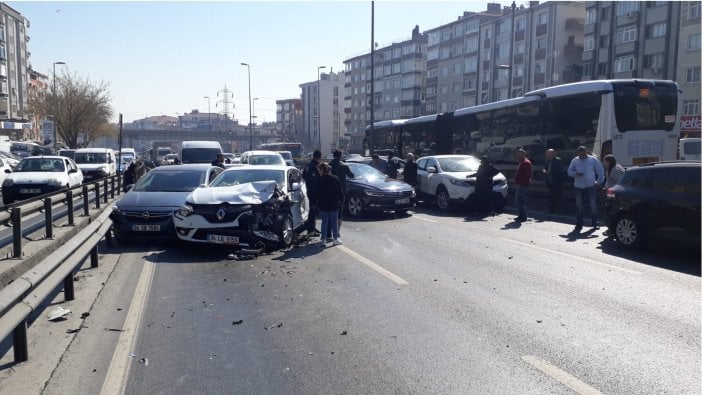 E-5'te zincirleme kaza! Yol trafiğe kapandı