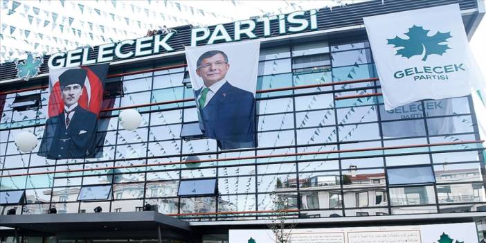 Gelecek Partisi'nde istifa