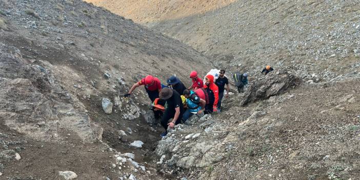 Erzincan'da yamaç paraşütçüsü 7 saatte kurtarıldı