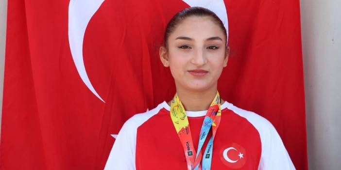 Şaziye Demir, oyunla keşfettiği yeteneğini 9 ayda şampiyonluğa taşıdı