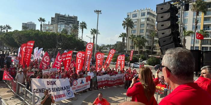 DİSK Başkanı Çerkezoğlu: Enflasyonun sebebi asgari ücretlilermiş koca bir yalan