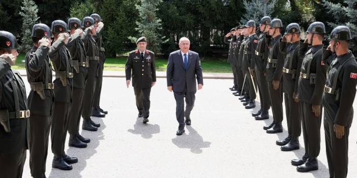 Milli Savunma Bakanı Yaşar Güler Kara Kuvvetleri Komutanlığında denetlemelerde bulundu