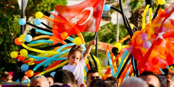 Çeşme Festivali'nde 90'lar rüzgarı esti