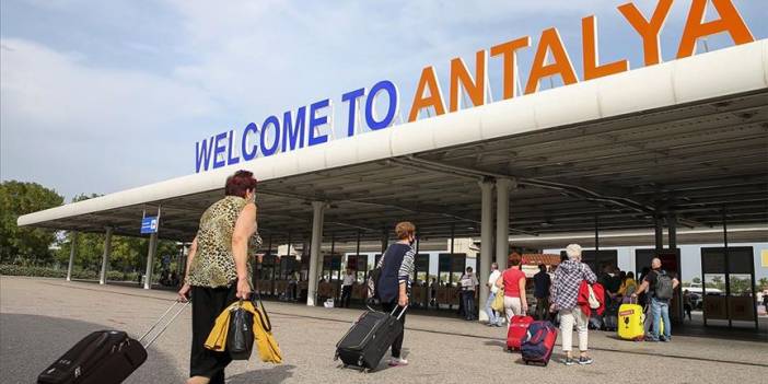 Antalya Havalimanı aynı anda iki rekor kırdı. 26 milyonu geçti