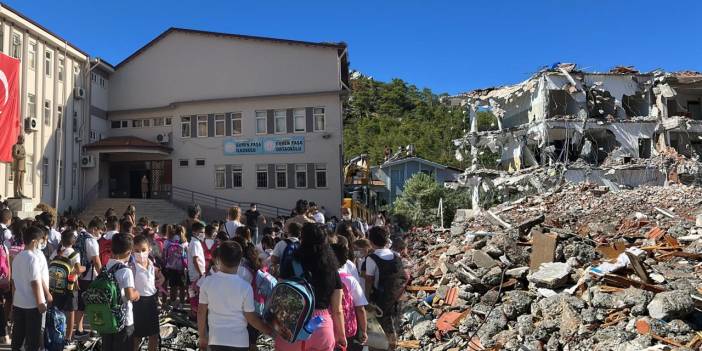 Marmaris'teki Evren Paşa İlkokulu 12 Eylül'de yıkıldı