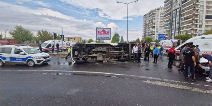 Otomobil ile minibüs çarpıştı: 1’i bebek, 10 yaralı