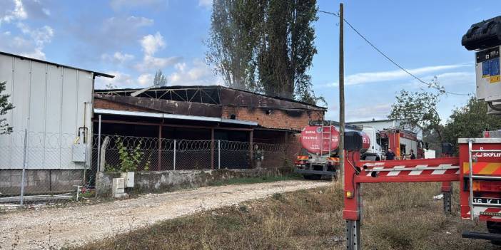 Bursa'da geri dönüşüm tesisindeki yangın büyümeden söndürüldü!