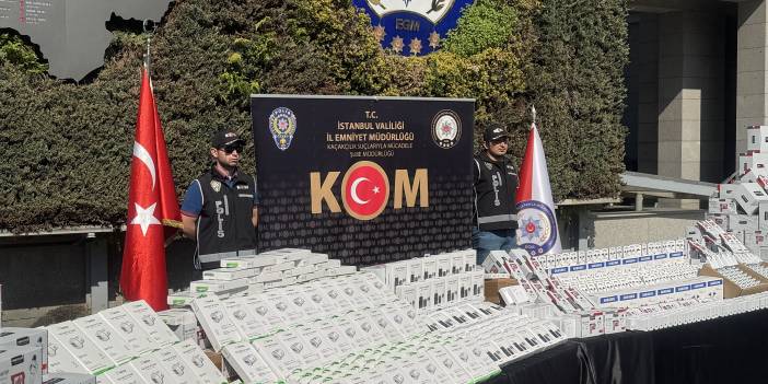 Zeytinburnu'nda 1 kişi kaçakçılıktan yakalandı. 104 bin 750 kaçak telefon aksesuarı ülkeye sokulmuş