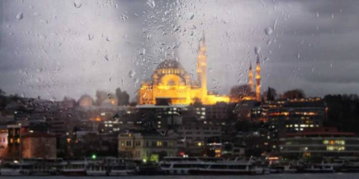 AKOM İstanbul için saat verdi. Hava 10 derece birden soğuyacak. Kuvvetli yağış geliyor