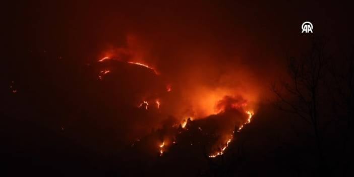 Yunanistan'da Mora Yarımadası'ndaki evler yangın nedeniyle tahliye ediliyor