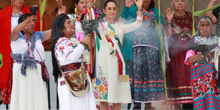 Meksika'nın ilk kadın Devlet Başkanı kendisi için düzenlenen törene katıldı