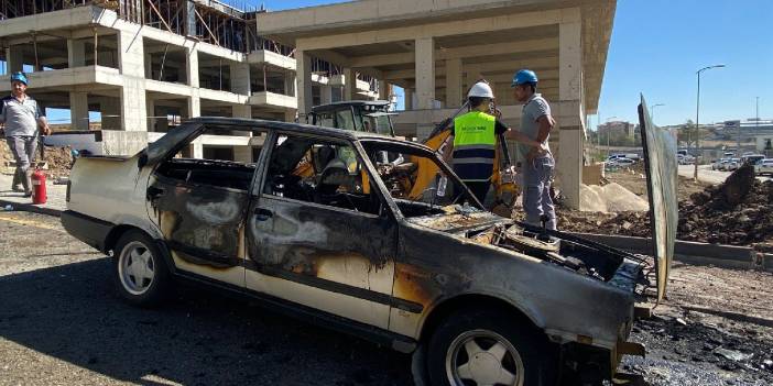 Alev alan doğal gaz sızıntısı otomobili yaktı