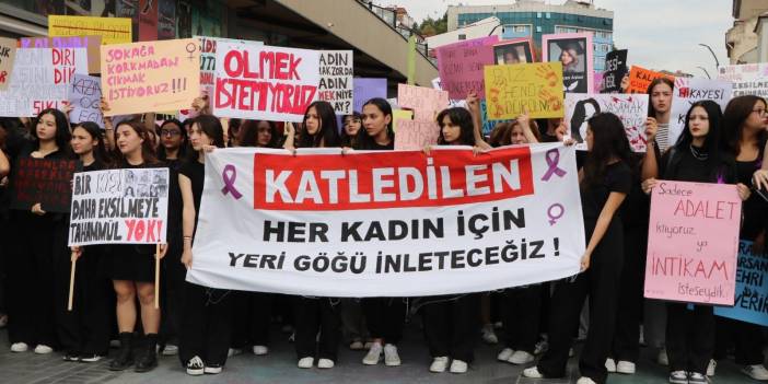 Yurttaşlar kadın cinayetlerini protesto etti