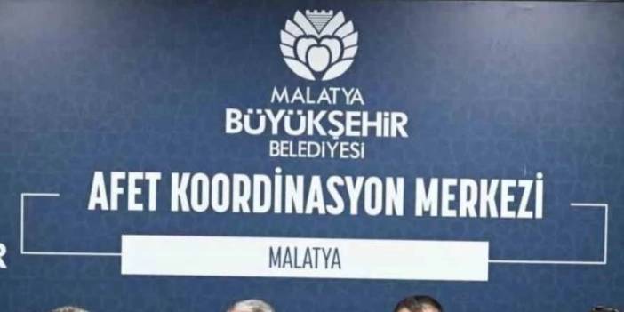 Malatya Belediye Başkanı depreme kriz merkezinde yakalandı