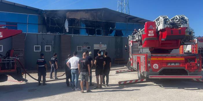 Otomobil yedek parça deposunda yangın çıktı